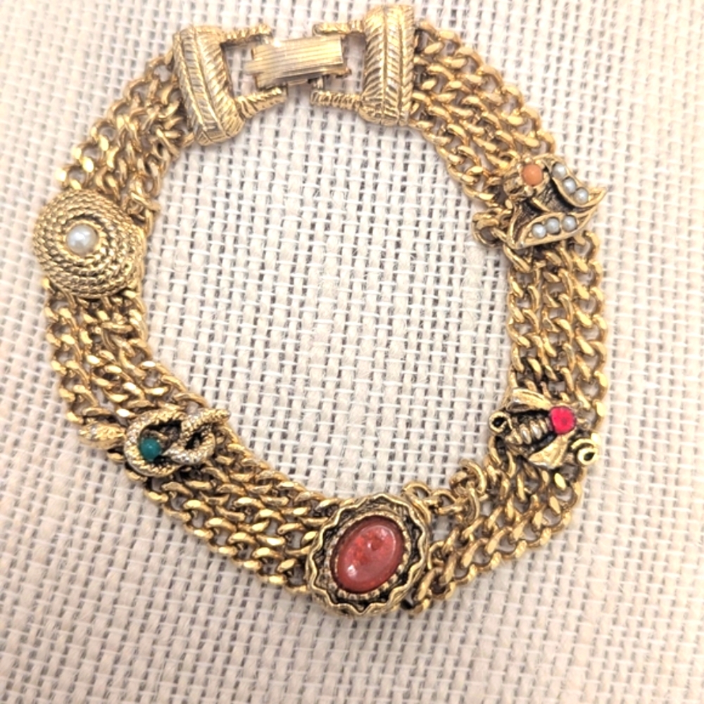 Vintage "Goldette", Signed Rhinestone Charm Bracelet - Picture 10 of 10